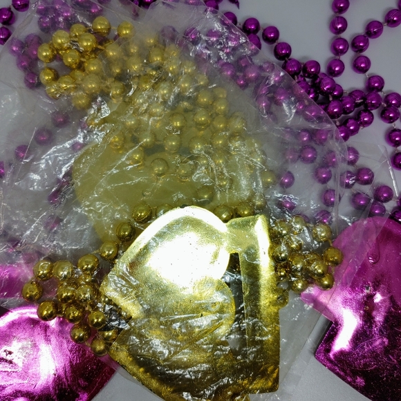 NWT MARDI GRAS VALENTINE NECKLACES - Picture 3 of 4